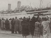 Das Schiff „Conte Verde“ im Hafen von Shanghai, 1939. Deutsches Exilarchiv 1933-1945 der Deutschen Nationalbibliothek.
