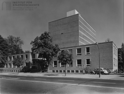 Gebäude der Deutschen Nationalbibliothek in Frankfurt am Main an der Zeppelinallee 4-8 in einer Aufnahme aus dem Jahr 1959