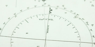 Eine Windrose auf einer Seekarte