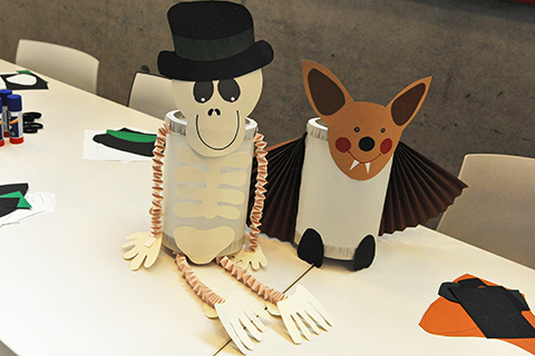 In one of our holiday courses, we also make skeleton and bat lanterns, for example.