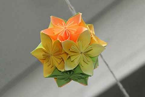 Fleurogami ball made of paper with red, yellow and green leaves