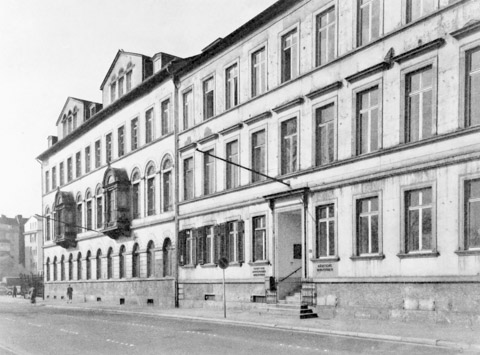 Rothschildsche Bibliothek am Untermainkai 15 in Frankfurt am Main. Schwarzweißaufnahme um 1946