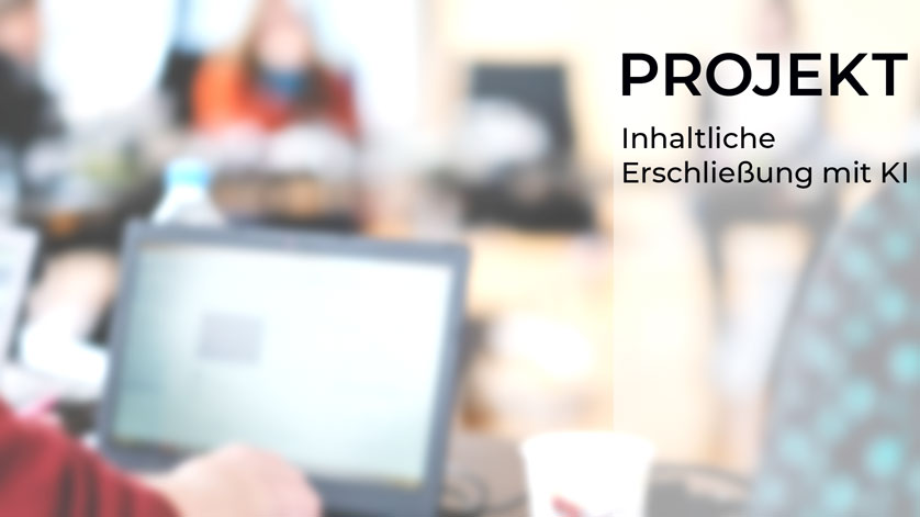 Im Hintergrund unscharf Menschen bei der Projektgruppenarbeit. Projekttitel im Vordergrund Im Hintergrund unscharf Menschen bei der Projektgruppenarbeit. Projekttitel im Vordergrund