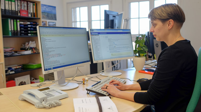 An employee at the German National Library in Leipzig catalogues a book with the support of a PC; the second screen enables her to keep the tool kit of the “Resource Description and Access” cataloguing code in view An employee at the German National Library in Leipzig catalogues a book with the support of a PC; the second screen enables her to keep the tool kit of the “Resource Description and Access” cataloguing code in view