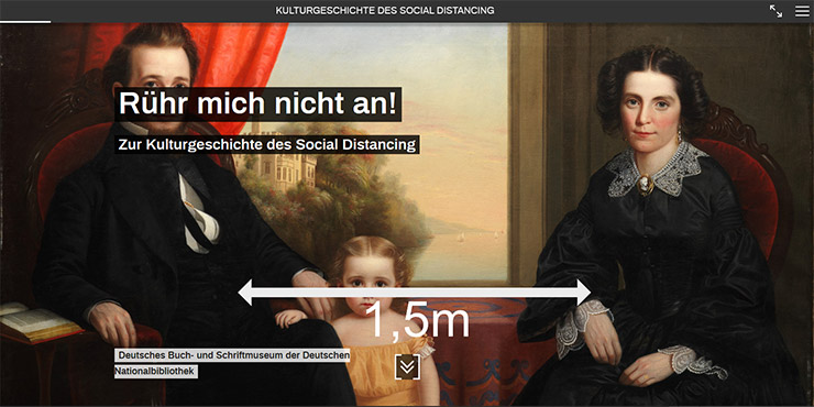 Title page of the virtual exhibition „Rühr mich nicht an!“. A family portrait from the 19th century shows an arrow between two people bearing the legend “1.5 m”. These arrows asked people to comply with distancing rules during the COVID-19 pandemic. 