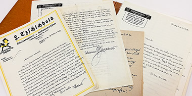 Handwritten letters from the Jan Tschichold estate in an open archival folder