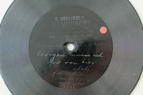 Record produced by Emile Berliner Record produced by Emile Berliner