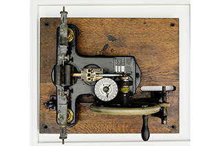 From the Cultural History Collection: folder – paper-testing device for paper strength, Louis Schopper, approx. 1920